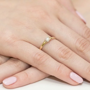 Pierścionek z Brylantem 0,20ct z białego złota próby 585. W-0240B